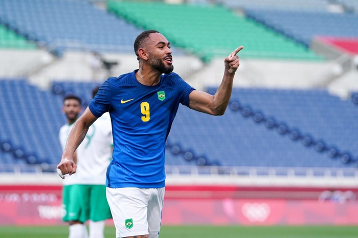 马德里竞技迎社区盾关键赛，转会期官宣签约，态度坚定，身体对抗强度拉满的简单介绍